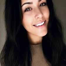 Sarah Mello's Instagram, Twitter & Facebook