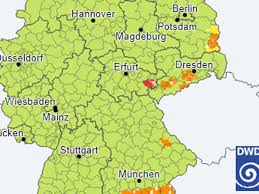 Regen oder sonne, shorts oder lieber gummistiefel? Wetter In Deutschland Amtliche Unwetterwarnung Bereits Erste Schwere Gewitter Mit Hagel Und Dauerregen Welt