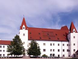 Although it counts over 120,000 citizens today, some people still call it a village, since it can't keep up with the big city charme of nuremberg or munich. Immobilienmakler Ingolstadt Garant Immobilien Website
