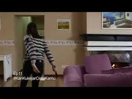 Sehari selepas berada di tanah air, raiyan kemalangan hingga menyebabkan dia kehilangan identiti. Kan Ku Kejar Cinta Kamu Episode 10