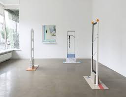 Ihr untrügliches gespür für gute kunst macht jacky strenz zu einer der spannendsten galeristinnen frankfurts. Eva Berendes