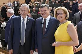 Februar 1964 in hollabrunn) ist eine österreichische politikerin (övp) und seit dem 19. Osterreichisches Wunder Ist Austria Noe Orf At