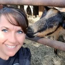 Kellie Hinkle's Instagram, Twitter & Facebook