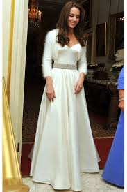 Bianco evento stellt wunderschöne brautkleider für frauen her, die die perfekte mischung aus eleganz und raffinesse suchen. Kate Middletons Geheimes Brautkleid Enthullt Vogue Germany