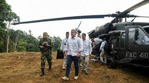 Las autoridades de colombia continuaban este sábado la intensa búsqueda de los autores del atentado contra el helicóptero en el que viajaban el presidente iván duque y dos de sus ministros. Xzotry24qqxtgm