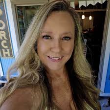 Looking for a recommendation for a person to build a fence, please?