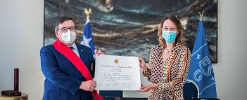 O'higgins, región, central chile, bordered by argentina to the east and facing the pacific ocean on the west. Eso Director General Awarded Order Of Bernardo O Higgins Eso