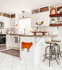 5 charming ideas for above kitchen cabinet decor home sumber : 35 Best Decorating Above Kitchen Cabinets Ideas Above Kitchen Cabinets Decorating Above Kitchen Cabinets Above Cabinets