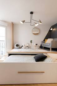 Lit Comment Le Placer Dans Une Petite Chambre Nos 7 Conseils En 2020 Cacher Un Lit Plans Petits Appartement Bureau Petit Espace