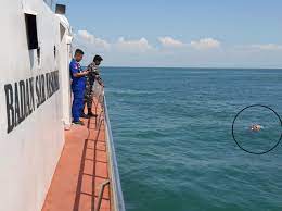 Kapal tenggelam di perairan teluk jakarta, tanjung priok, jakarta utara, minggu siang, mengakibatkan tiga penumpang meninggal. Satu Dari 10 Korban Kapal Tki Ilegal Tenggelam Ditemukan Ini Ciri Cirinya Riaumandiri Co