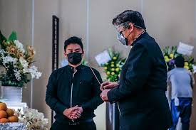 If you would like to get regular updates on news follow us on : Friends And Former Colleagues Pay Last Respects To Malay Mail S Editor In Chief Wong Sai Wan Malaysia Malay Mail