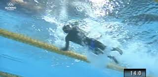 在 1972 年慕尼黑奧運橫掃七面金牌的美國游泳運動員馬克•斯皮茨 (mark spitz) 讓八字鬍一度蔚為流行，但此後鬍子卻不再見於泳壇中。總之，這位美國人認為八字鬍是奠定自己傳奇地位的一大功臣。那麼，這究竟是傳說故事，還是金羊毛的神話已經過時了呢? 1zimcel43vjf6m