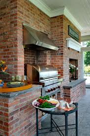 Feuerstelle Ziegel Mauern Edelstahl Tisch Abzugshaube Gartengrill Selber Bauen Design Fur Aussenkuche Hinterhof Kuche