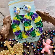 King cake season is here!!! 😆💜👑 What...