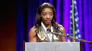 Simone biles, quadruple médaillée d'or olympique, a déclaré je dois me concentrer sur ma santé mentale après s'être retirée. Muskel Body So Sexy Ist Olympia Star Simone Biles Im Bikini Promiflash De