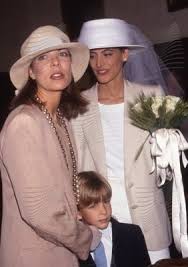 Carolina En La Boda De Su Amiga Ines De La Fressange En 1990 Caroline Of Monaco Princess Caroline Of Monaco Princess Caroline