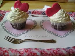 Cupcakes Au Chocolat Et Glacage Cremeux A La Vanille Recette Ptitchef Recette Cupcakes Chocolat Recette Dessert