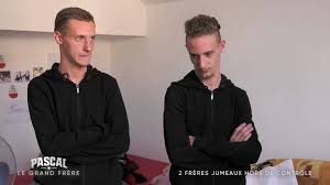 Il est notamment connu pour être l'animateur des émissions de coaching familial pascal, le grand frère (2006 2012) sur tf1 et depuis octobre 2017 sur c8, opération tambacounda. Pascal Soetens Un Avant Gout De Pascal Le Grand Frere Nouvelle Formule Mer Facebook