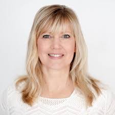 Stacey Oakes's Instagram, Twitter & Facebook