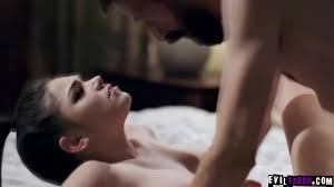 Sexy tourist pressured into sex by sinister host - XNXX.COM