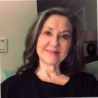 Suzanne Ludlow's Instagram, Twitter & Facebook