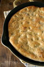 One Hour Skillet Focaccia Crunchycreamysweet Com T Love To Make This For Soup Or Sandwiches Great With Pasta Too Mix It U Recipes Iron Skillet Recipes Food