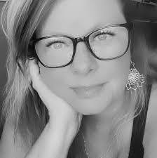 Lori Smock's Instagram, Twitter & Facebook