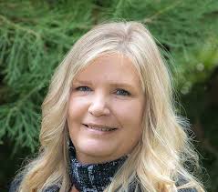 Shauna Hogan's Instagram, Twitter & Facebook