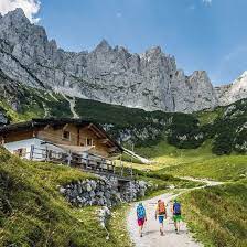 Wer nach tirol kommt, erlebt ein land, dessen majestätische bergwelt sportlichen aktivitäten und touren für genießer sind in tirol fast keine grenzen gesetzt. Eagle Walk Tirol
