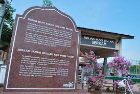 The famous serkam's medan ikan bakar is located at the umbai beach. Medan Ikan Bakar Serkam Melaka Seafood Restaurant Malacca City Facebook 11 Photos