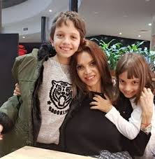 Pensia de intretinere (pensia alimentara) va fi solutionata sub forma unei cote procentuale din retributia lunara a debitorului si se. In Ce RelaÈ›ie A RÄƒmas Cristina SpÄƒtar Cu Fostul SoÈ›