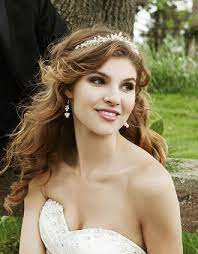 Das video zeigt brautfrisuren mit diadem. Brautfrisur Offen Mit Diadem Hochzeitsfrisuren Brautfrisur Frisur Hochzeit