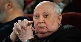 Биография и политика горбачева михаила сергеевича. Gorbachyov Padenie V Bezdnu Otkrytaya Gazeta