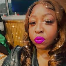 Lisa Swiggett's Instagram, Twitter & Facebook