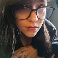 Clara Howe's Instagram, Twitter & Facebook