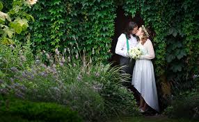 Ich habe dieses projekt gestartet, da es zwar zahllose aktienfonds gibt, aber keiner mich so zufriedengestellt hat, dass ich gerne mein eigenes geld dort investiert hätte. Schleifenfangerbraut Stephanie Heiratet In Zartem Chiffon Spitze Schleifenfanger