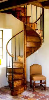 Pouvant d'être entierement démonté pour un transport et une installation aisée dans n'importe quel local. Escaliers Lachaux