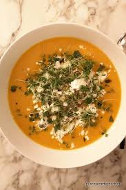Kurbissuppe Mit Quinoa Feta Minze Und Kresse Kurbissuppe Feta Gemusezwiebel