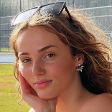 Vanessa Root's Instagram, Twitter & Facebook