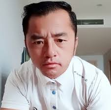 Tong Vang's Instagram, Twitter & Facebook