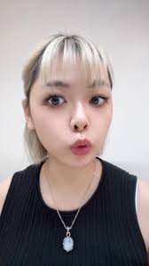 這兩天消失一下，是因為我不小心從樓上摔到1樓 🫠, 休息了一下下，現在已經可以正常上班做指甲了，大家不用擔心。,  謝謝每一位來關心我的人，我會乖乖照顧好自己🤍, 📍台北中正區｜採預約制, 📲 Line：mimi85233（最快回覆）