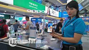 Berbeda hal dengan vivo pada tahun 2017 di bulan januari vivo meluncurkan seri terbaru yakni vivo v5 plus dengan segmentasi pasar premium. Oppo Mulai Fokus Sasar Pasar Ponsel Segmen Menengah Ke Atas Tribun Jatim