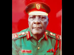 Waziri Bashungwa Amtembelea Jenerali Robert Mboma Mkuu wa Majeshi Mstaafu