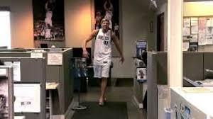 Стадион, арена или спортивный комплекс в даллас. Basketballstar In Galaform Dirk Nowitzki Parodiert Hump Day Spot Von Geico
