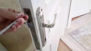 Kapi Kolu Nasil Degistirilir Takilir Kale Kilit Rozetli Kapi Kolu Cilingir Yale Yale Lock Youtube