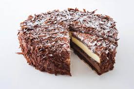 Die gewaschenen und entstielten erdbeeren (große sollten halbiert werden) auf der vanillecreme verteilen. Schoko Vanille Torte Kuchen Macht Glucklich Online Kuchenservice Berlin