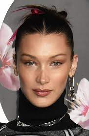 Dior make up with bella hadid follow bella hadid, the new generation icon presenting dior makeup and sharing beauty. Bella Hadid Debuted Pink Hair At Dior Homme S Tokyo Show Teen Vogue