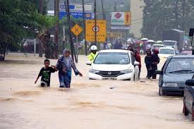 Kesan kemusnahan selepas banjir di beberapa kawasan di kelantan. Banjir Di Malaysia Paksa 23 000 Orang Mengungsi Satu Harapan