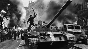 Fiktivní hodnost mu z recese udělil jihočeský hejtman martin kuba při koudelkově návštěvě na krajském úřadě. Koudelka S Invasion 68 Prague Opens In Brussels Wall Street International Magazine