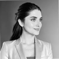 Elisa Fuller's Instagram, Twitter & Facebook